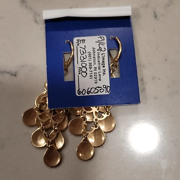 BNWT gold earrings - Picture 2 of 3